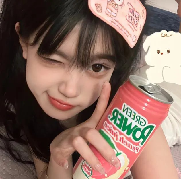 模仿女孩